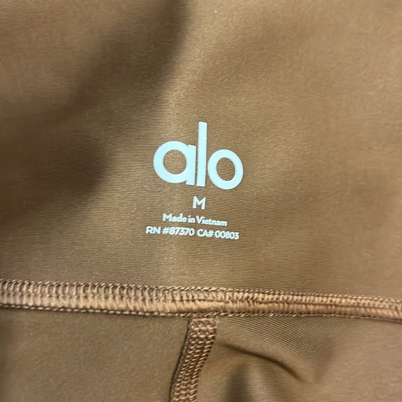 Alo Yoga 3” Airlift Short in Cinnamon Brown - Picture 3 of 3